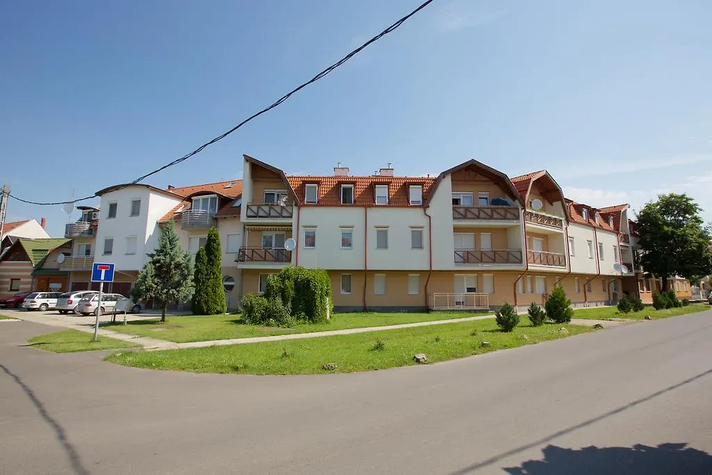 Zoli Apartmanok-Maya Koelcsey 34-36 Hajdúszoboszló Apartament